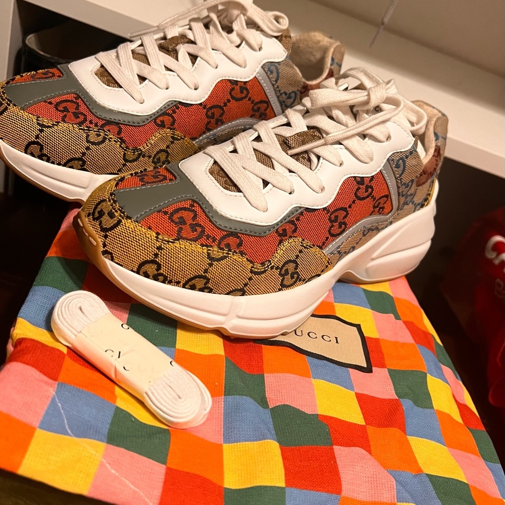 Worn a few times, size 37.5, still in good condition.
